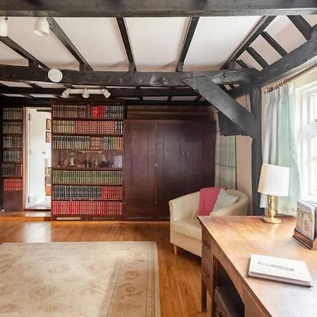 Cozy One-Bedroom Cottage In Great Tey Esterno foto
