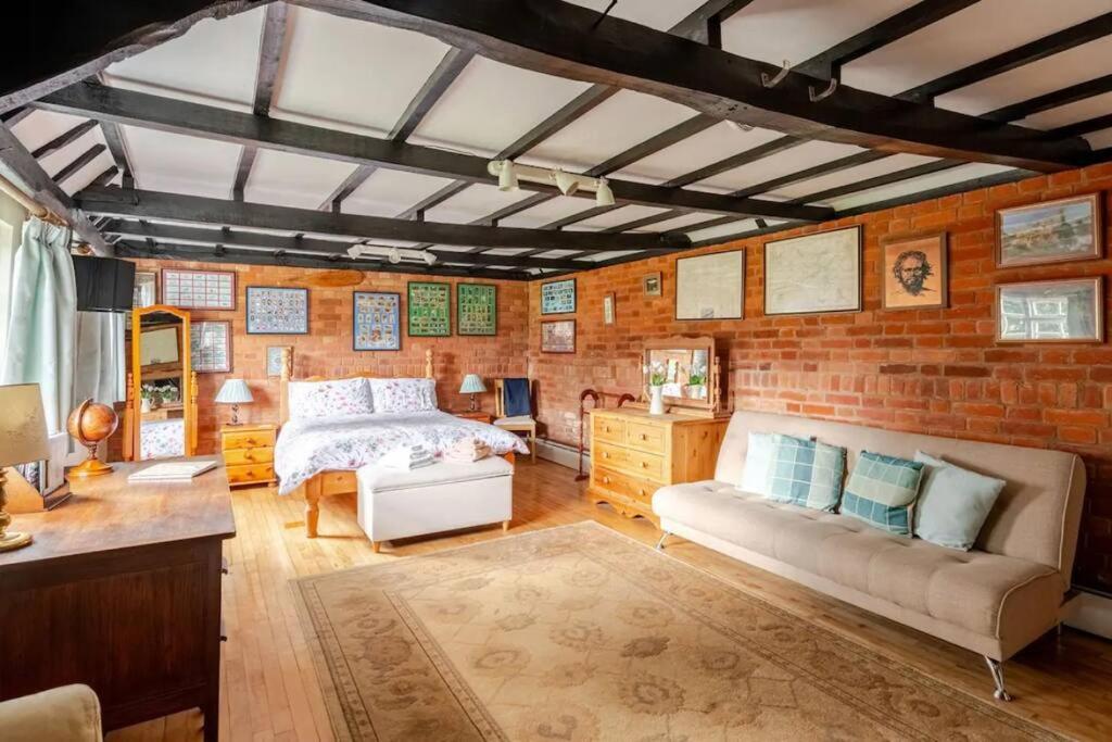 Cozy One-Bedroom Cottage In Great Tey Esterno foto