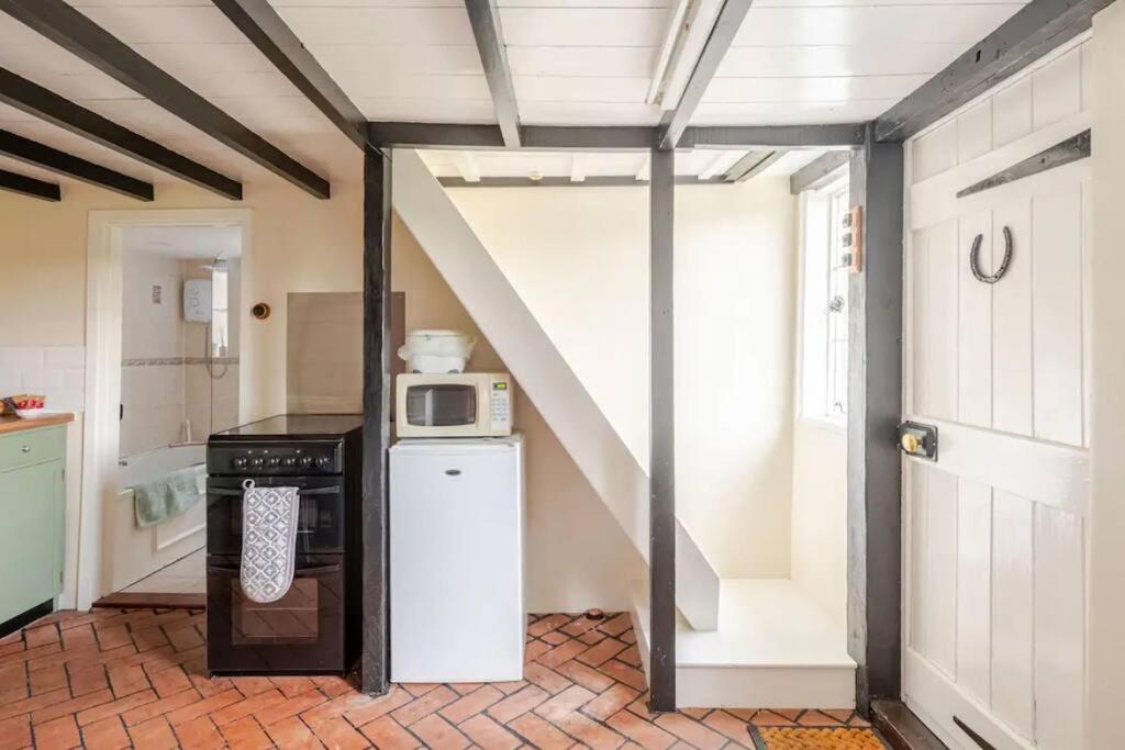 Cozy One-Bedroom Cottage In Great Tey Esterno foto